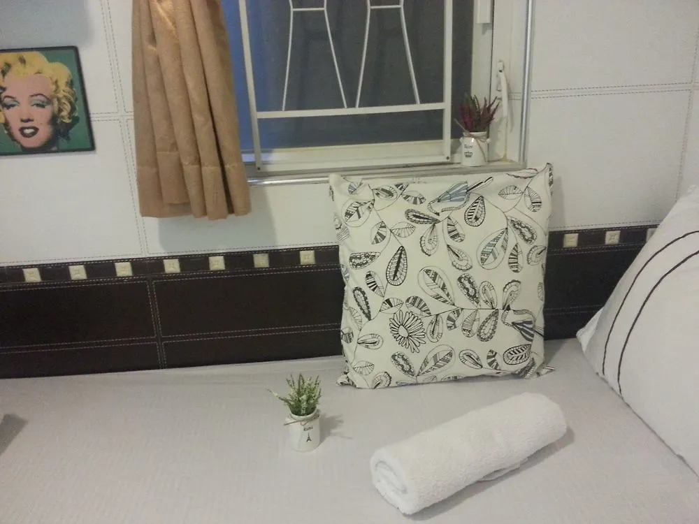 Happy Bee Hostel Hong Kong